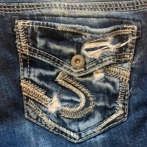 Stylish Blue Distressed Women Jeans - Picture 7 of 8